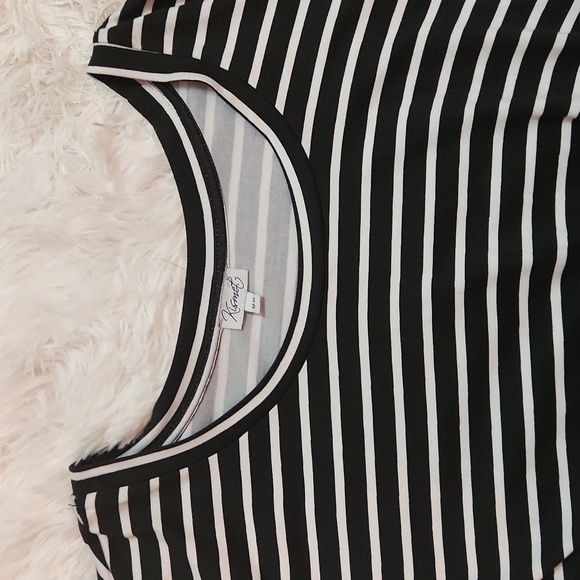 Kismet black and white striped dress with stomach knot - Picture 3 of 6